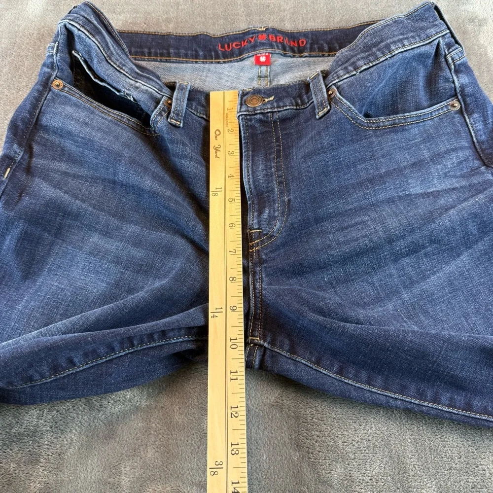 Lucky Brand Women's Jeans Size 12/31‎ Straight Leg High Rise Dark Wash